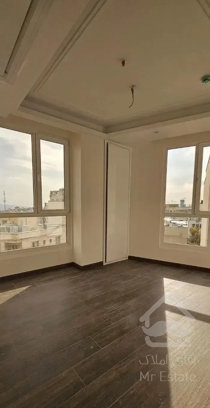 اپارتمان/۱۰۰متر/غرق در نور/پنجره قدی