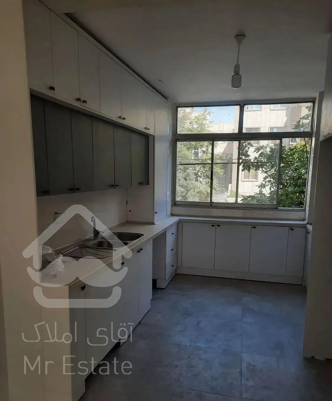 آپارتمان طبقه اول ۱۲۵ متری/امام رضا