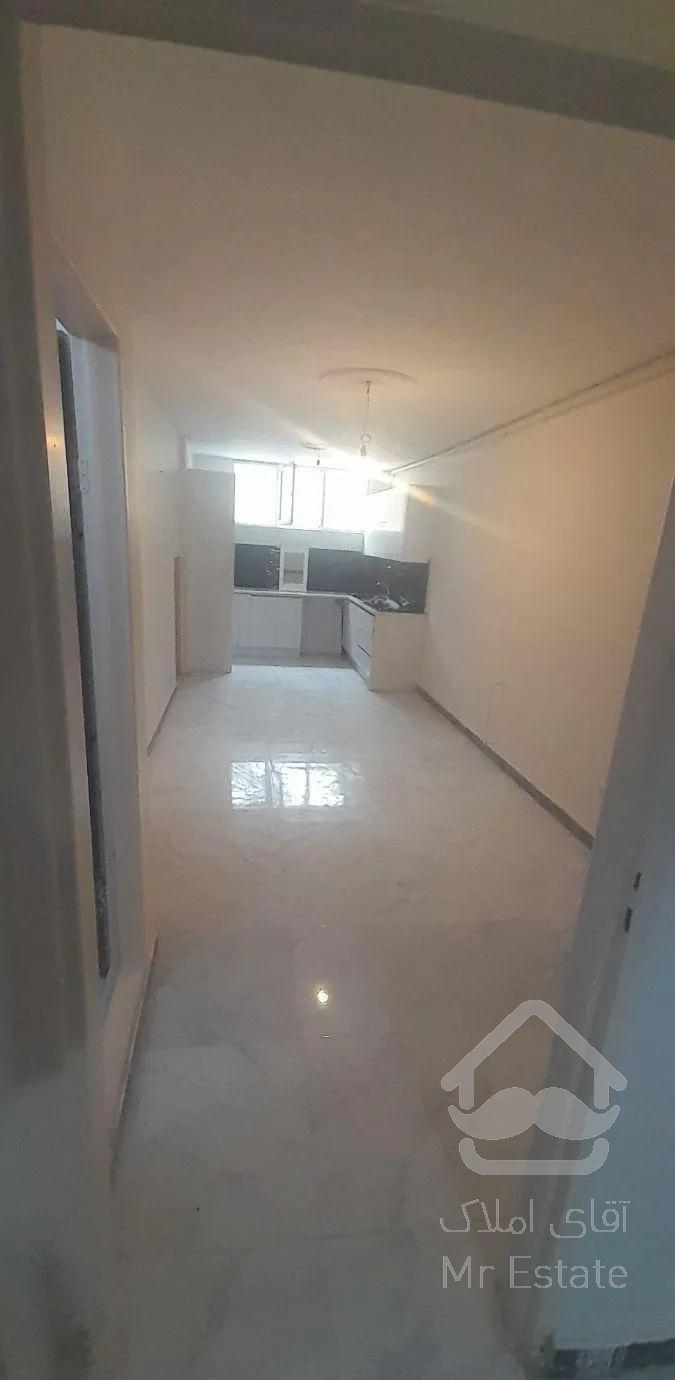 ۴۲ متری تهرانو تهرانشرق پارک ماشین در حیاط