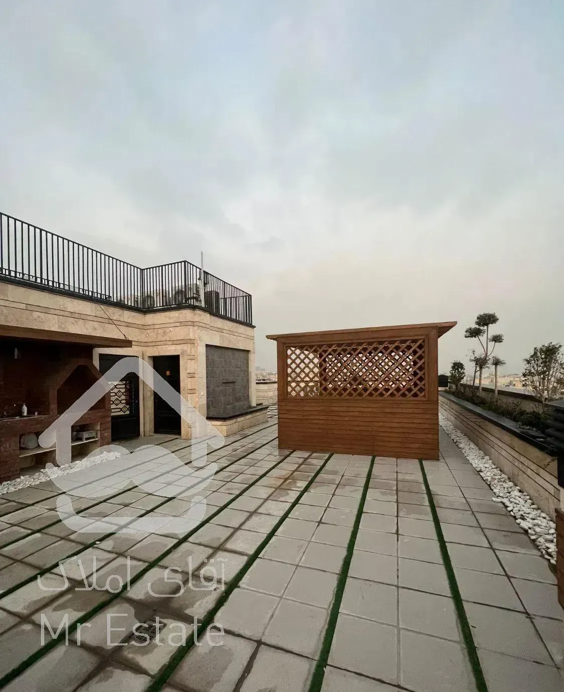 * خواجه عبدالله ۱۰۲متر' نوساز - ۲پارکینگ سندی *