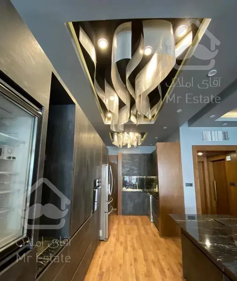 چهارباغ بالا کاویان ۲۰۵ متر آپارتمان شیک ۲ پارکینگ