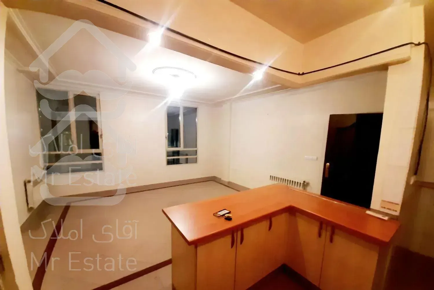 ۶۱متر۱خواب‌/فول‌سالن‌پرده‌خور‌باتراس‌/اکباتان‌بیمه