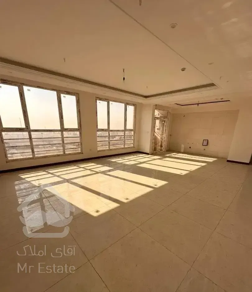 ۱۰۴متر/نوساز/سالن پرده خور/روبه آفتاب/۲تاتراس