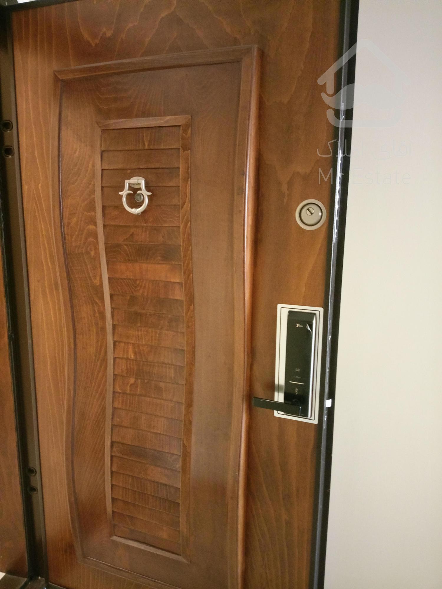 آپارتمان 170 متری ، روف گاردن ، 2 پارکینگ