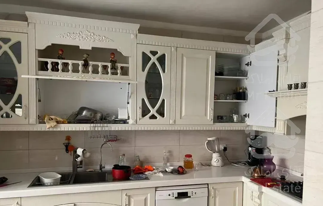 به همراه حیاط شخصی و کاملا بازسازی شده