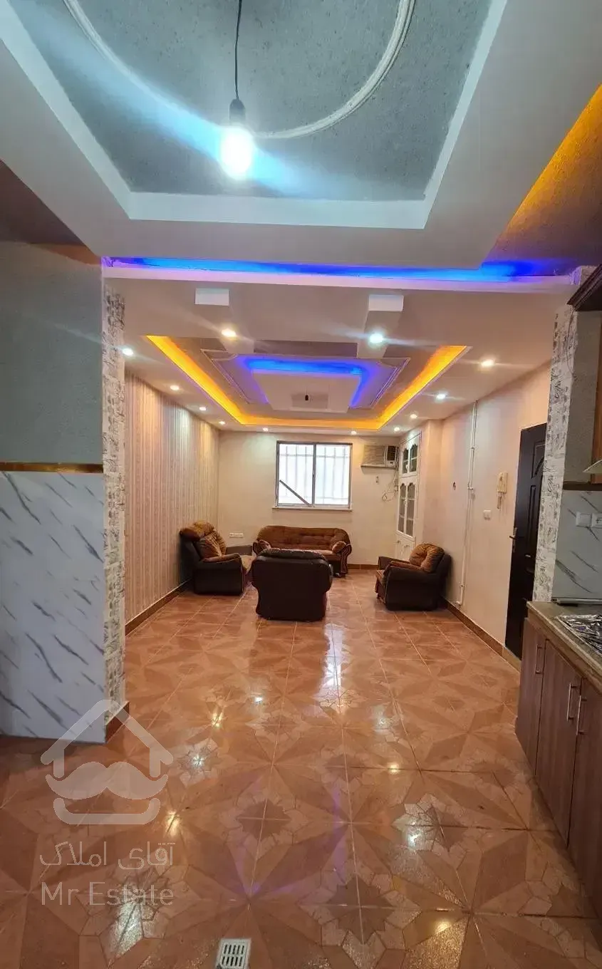 ویلایی ۱۳۰ متر داخل شهر  حیاط‌دار