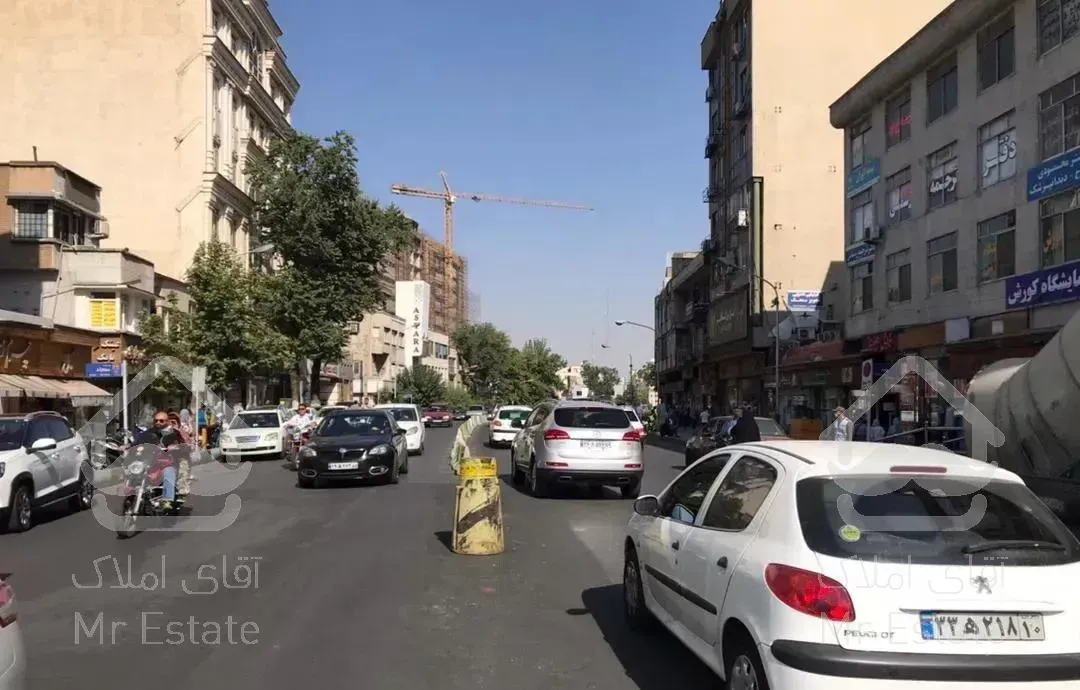 مغازه ٢٠٠ متری در تجریش