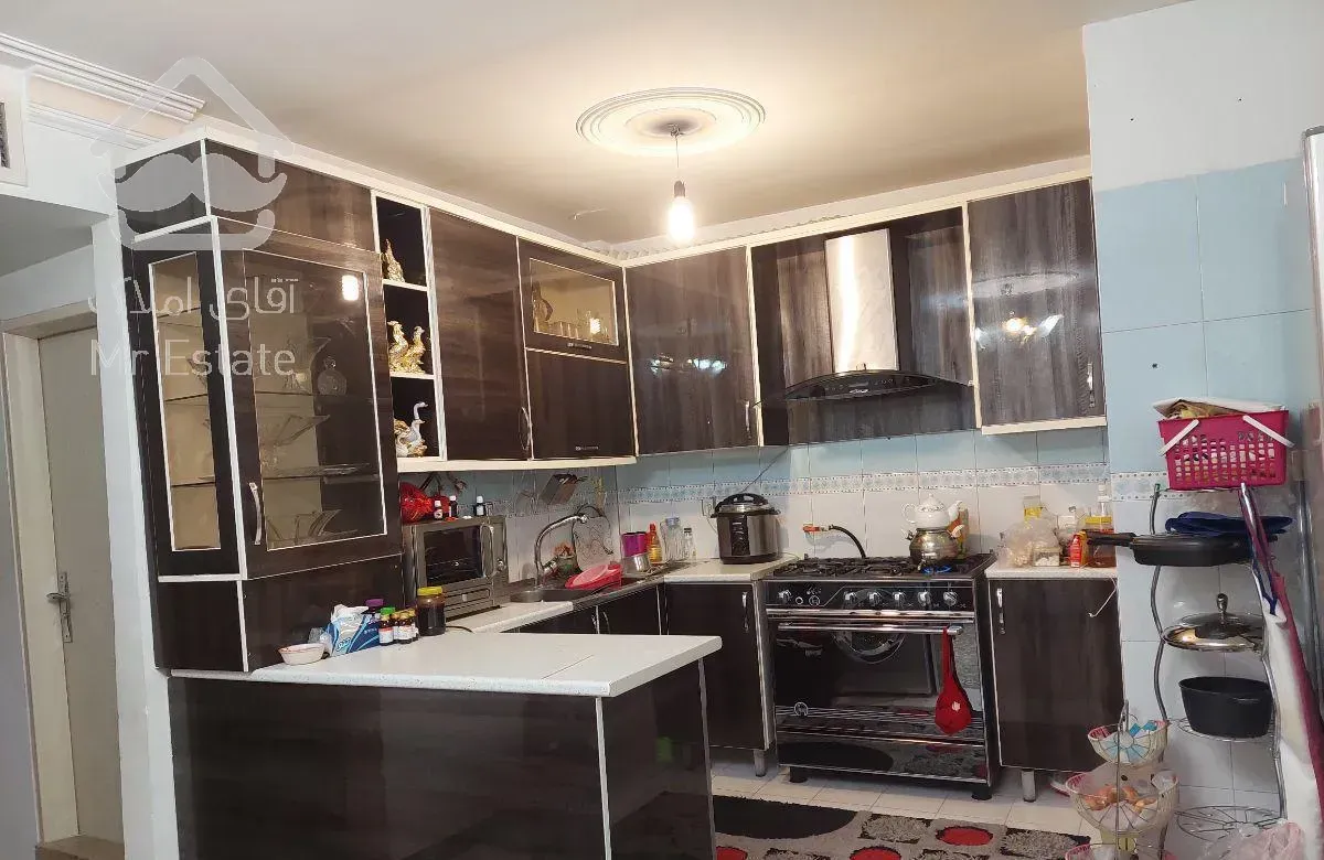 ۸۰ متری،تک واحدی،دوکله غرق نور رو به درختی