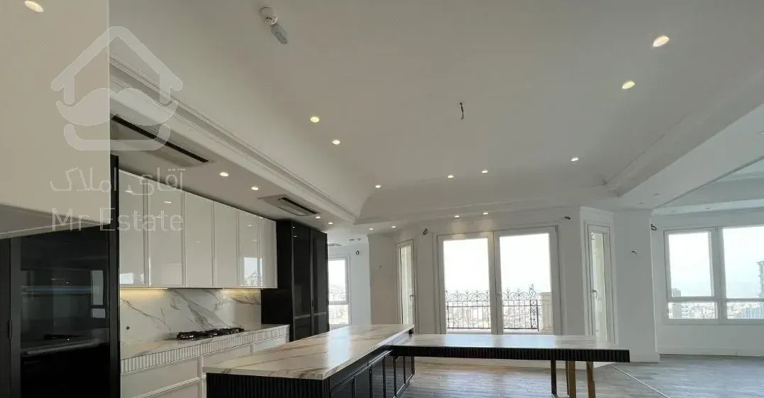 آپارتمان لوکس۲۱۰متری*۳خواب نوساز*وکیل آباد