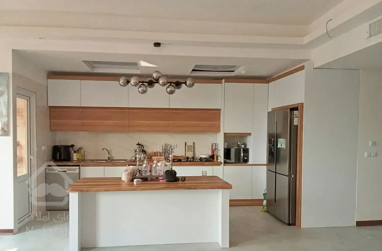 105متر دو خواب نورگیر تک واحدی نوساز