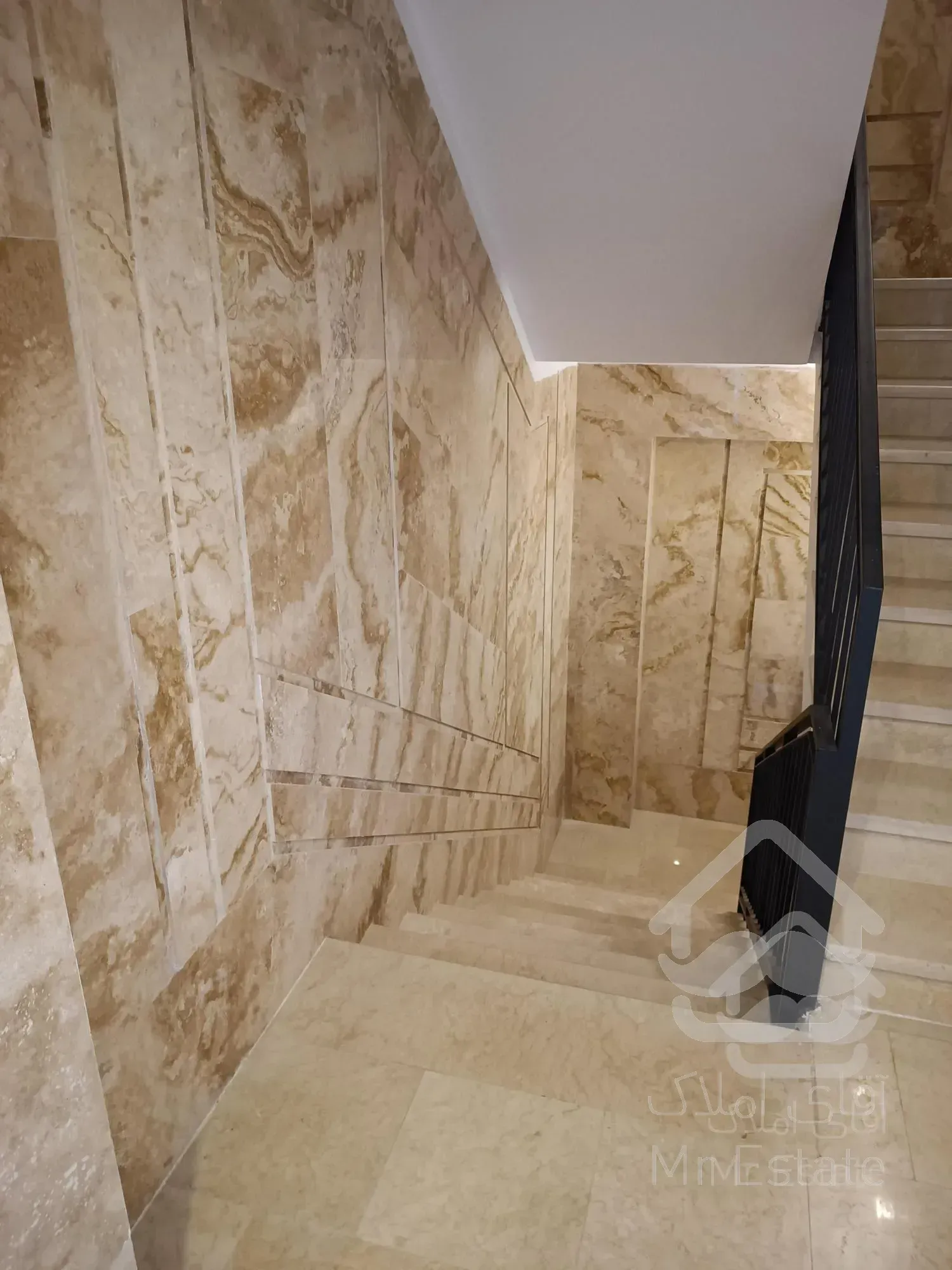 خیابان ولیعصر میدان ونک ساختمان سند اداری ۲۲۲۰ متر بصورت یکجا واگذار میگردد