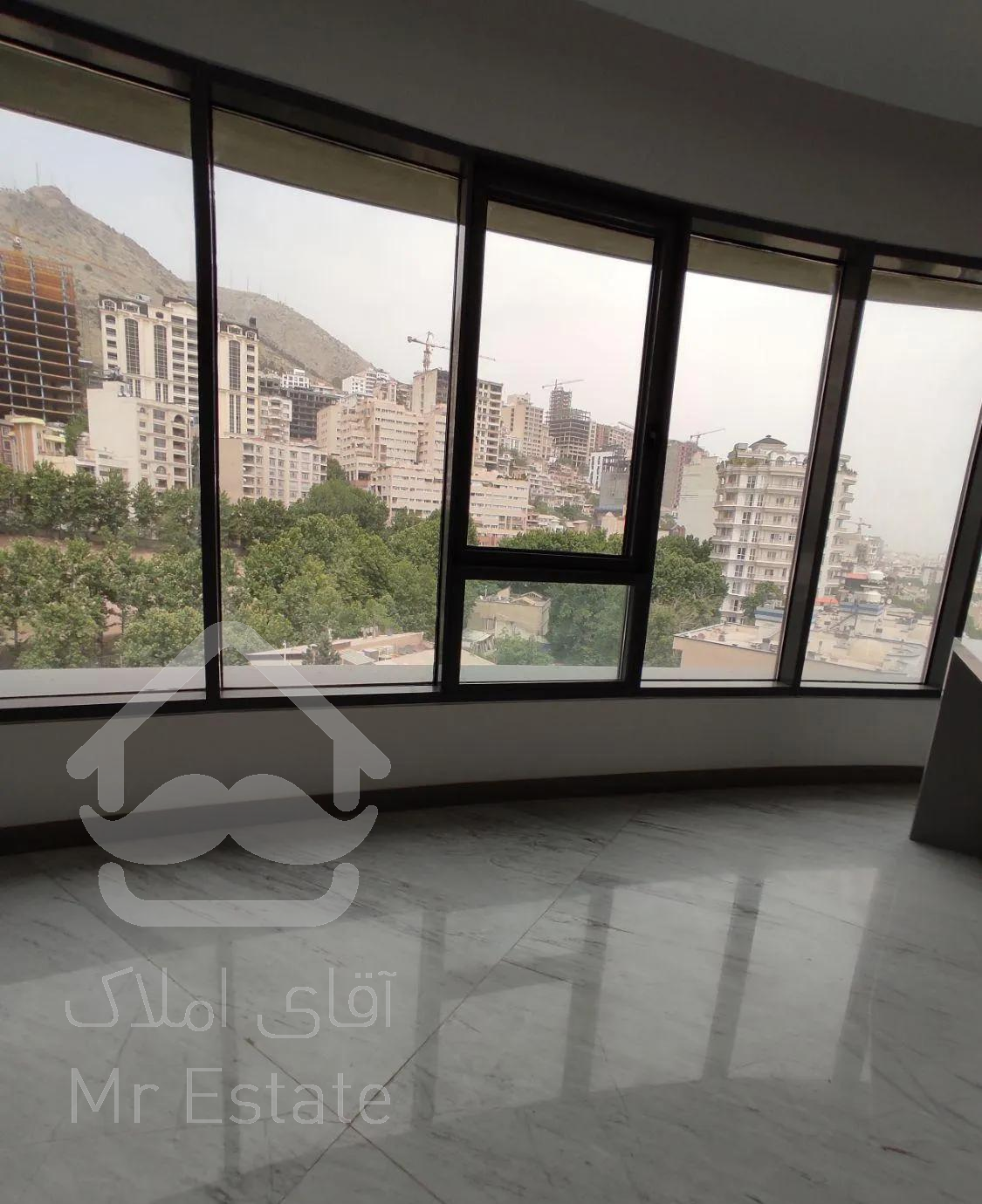 ۲۶۰متر نیاوران تراس رو به باغ (زندگی)