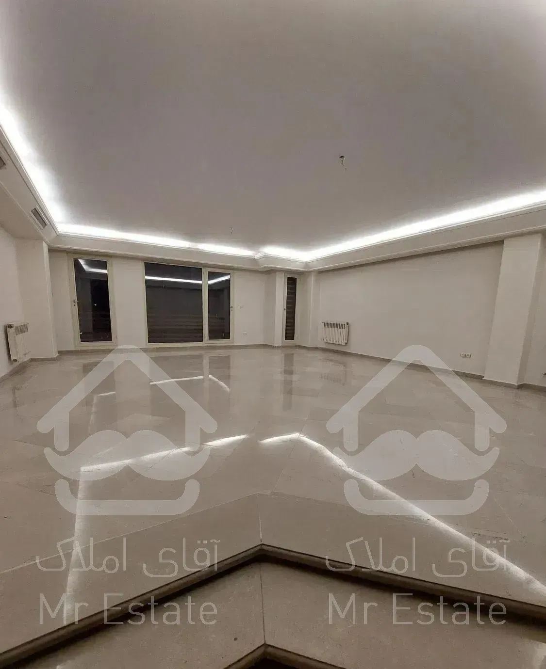 آپارتمان ۲۸۰ متر ۴ خواب تک واحدی استخردار