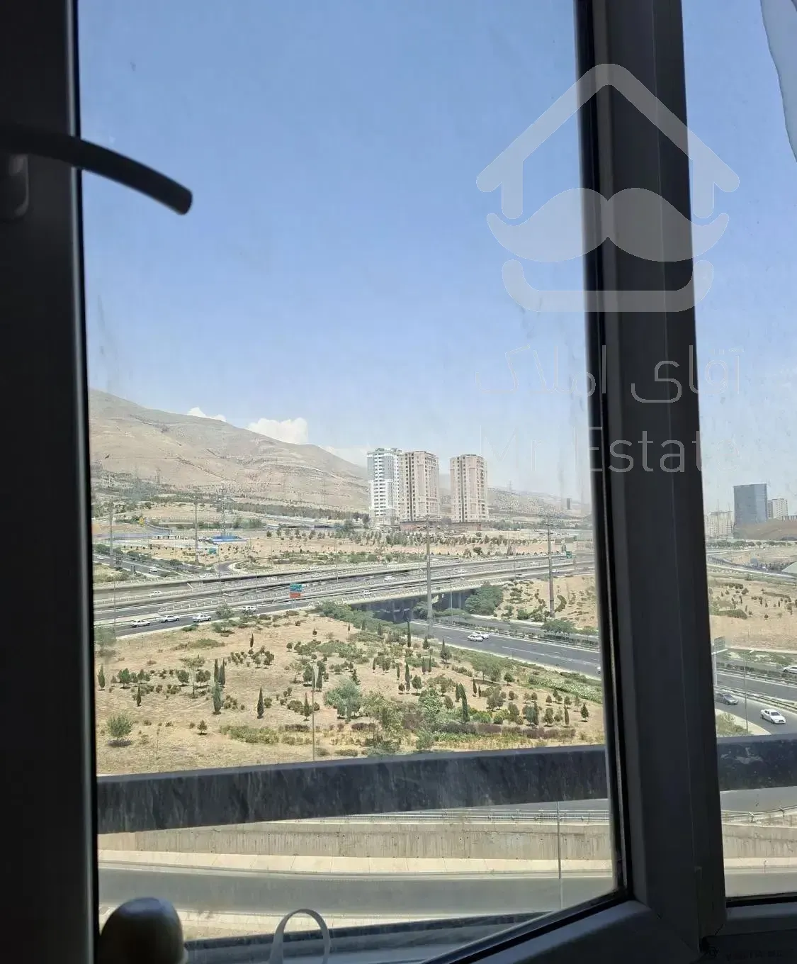 ۱۰۵ متر ۲ خواب فول مشاعات فول دیزایین برج برند