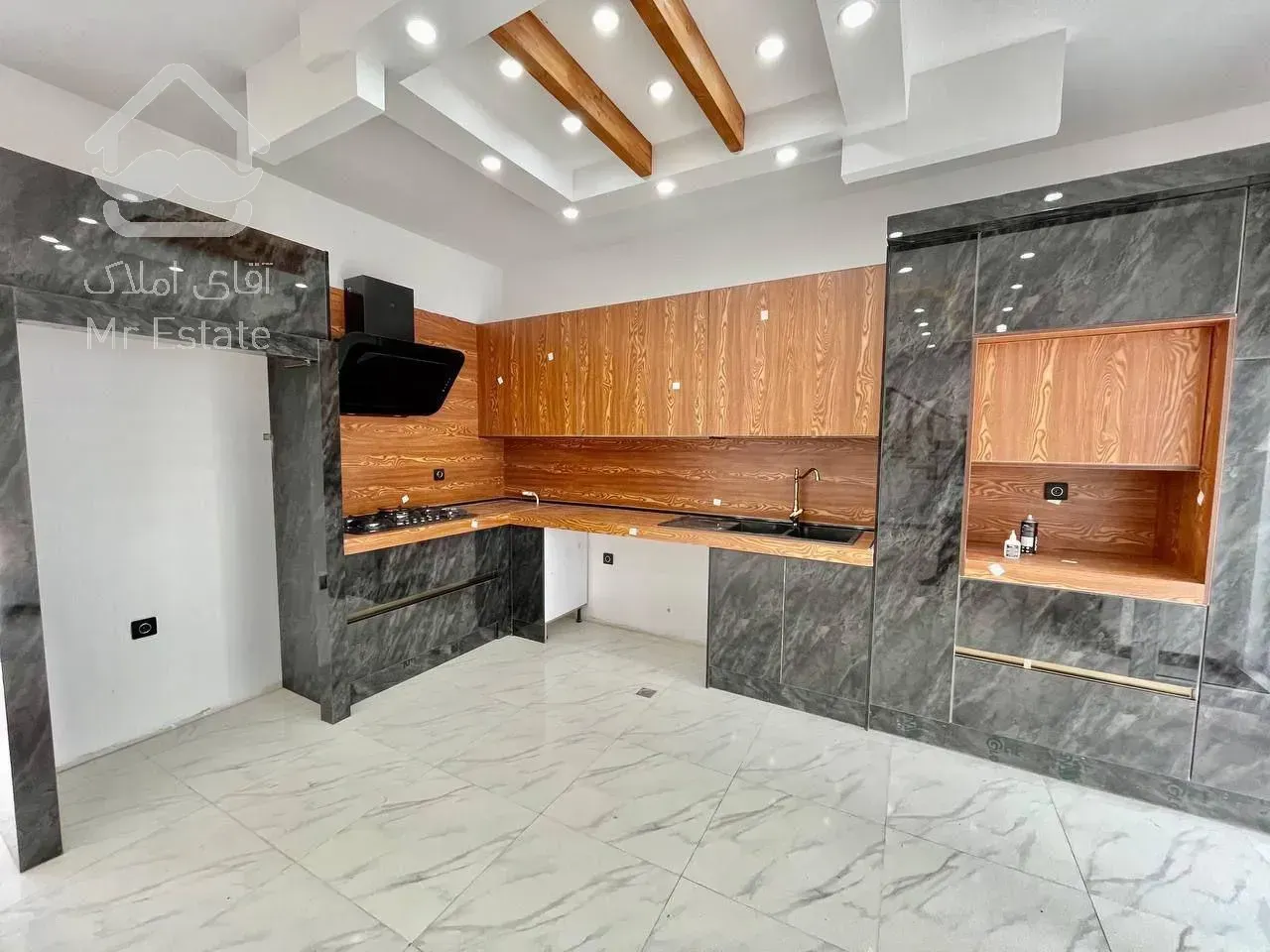 فرووش ویلا دوبلکس مدرن با موقعیت عالی ۲۱۷ متر در محمود آباد