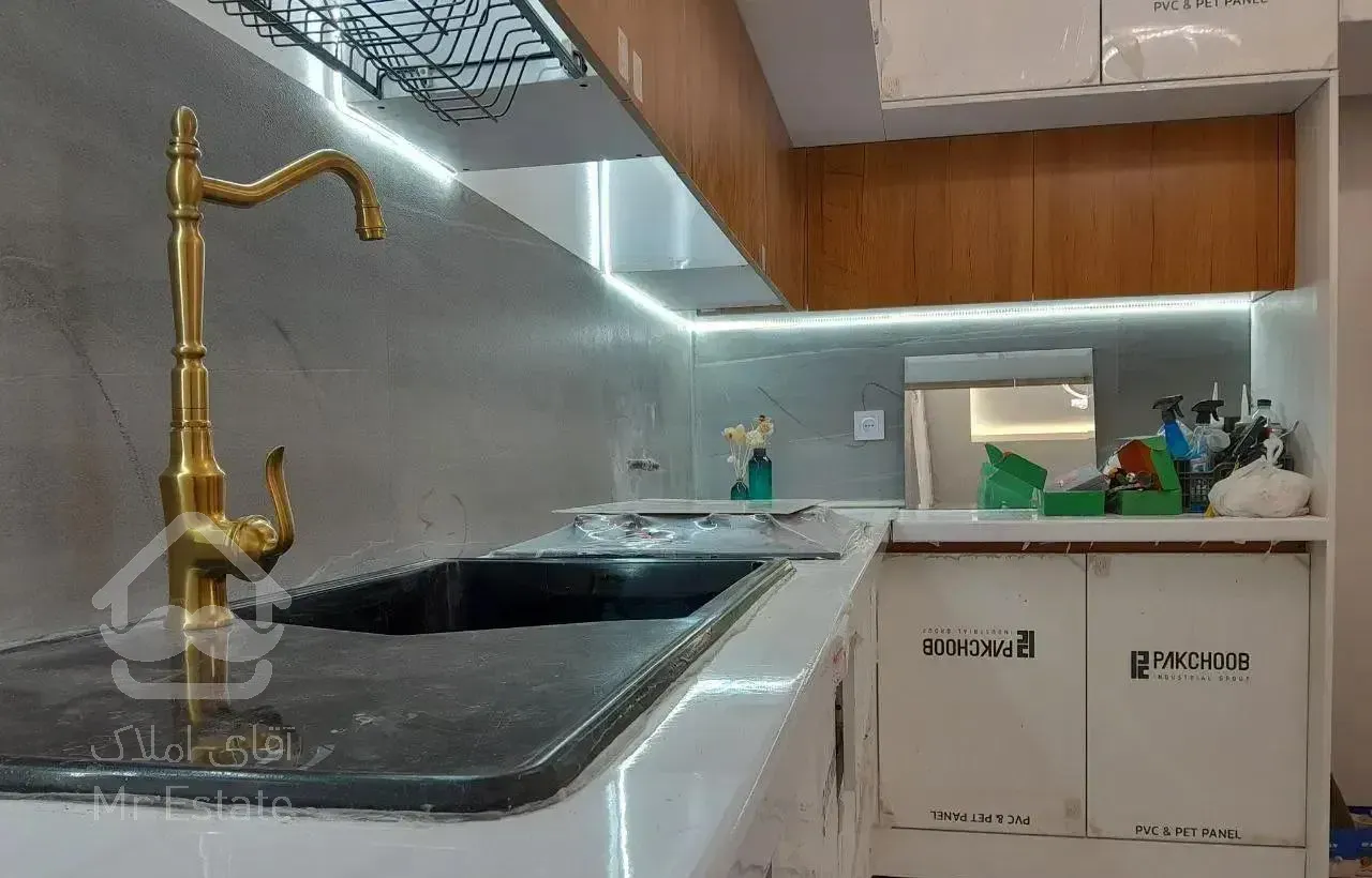 ۱۴۲ متر، ۸۰ متر بهمراه ۶۲ متر حیاط اختصاصی