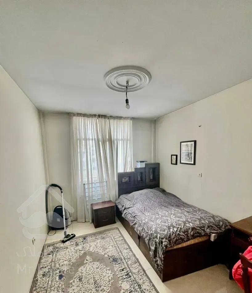 ۶۰ متر با پارکینگ و انباری اسفندانی