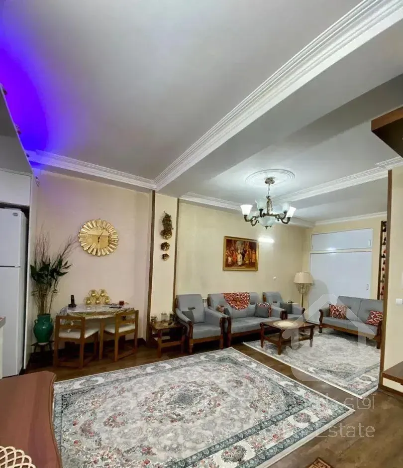 61 متر دو خوابه. طبقه اول. تک‌واحدی. براصلی خیابان