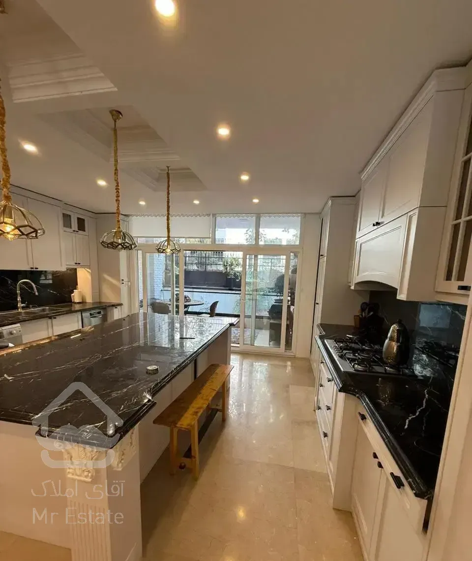 نیاوران/۲۴۰متر/۳۰متر تراس/تکواحدی