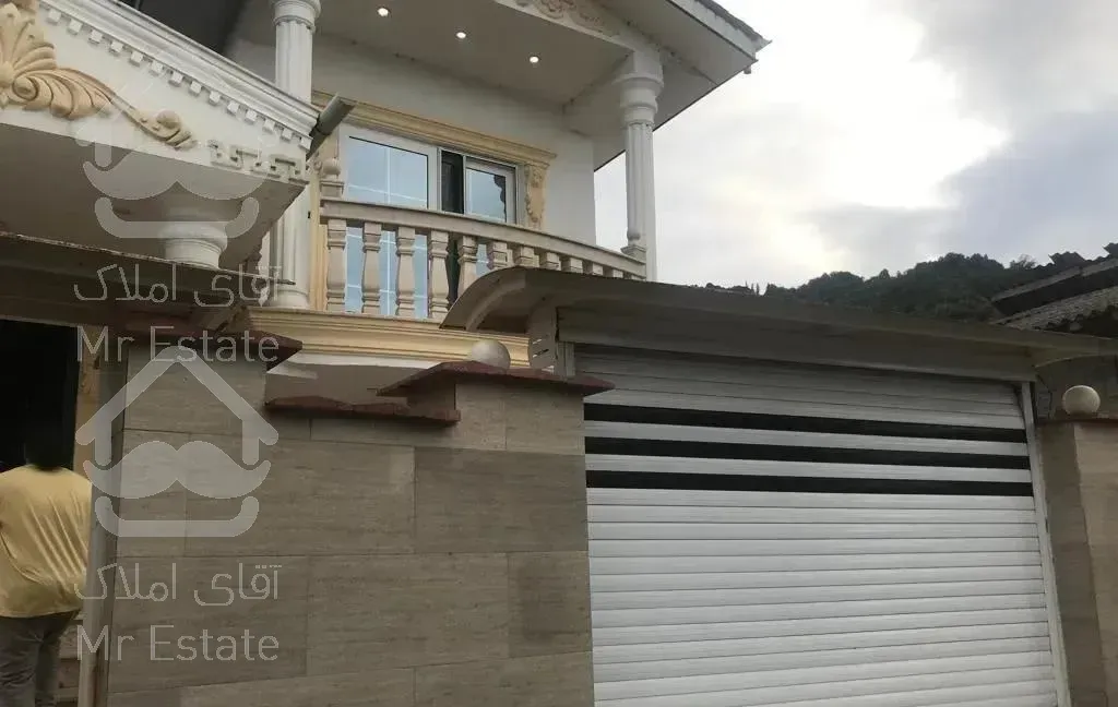 فروش ویلا ۲۰۰متری زمین ۱۰۰متر بنا