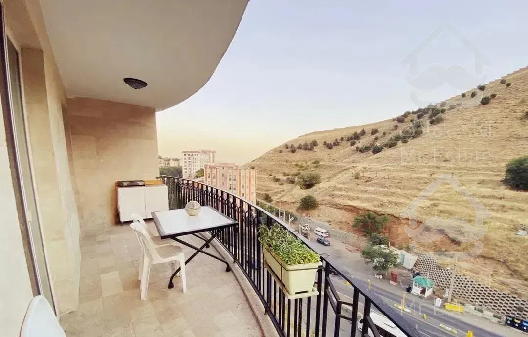 ۲۴۰متر سه خواب اعیان نشین