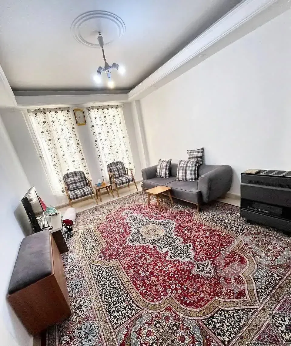 ۴۳متر * خوش نقشه * پارکینگ دار * استادمعین