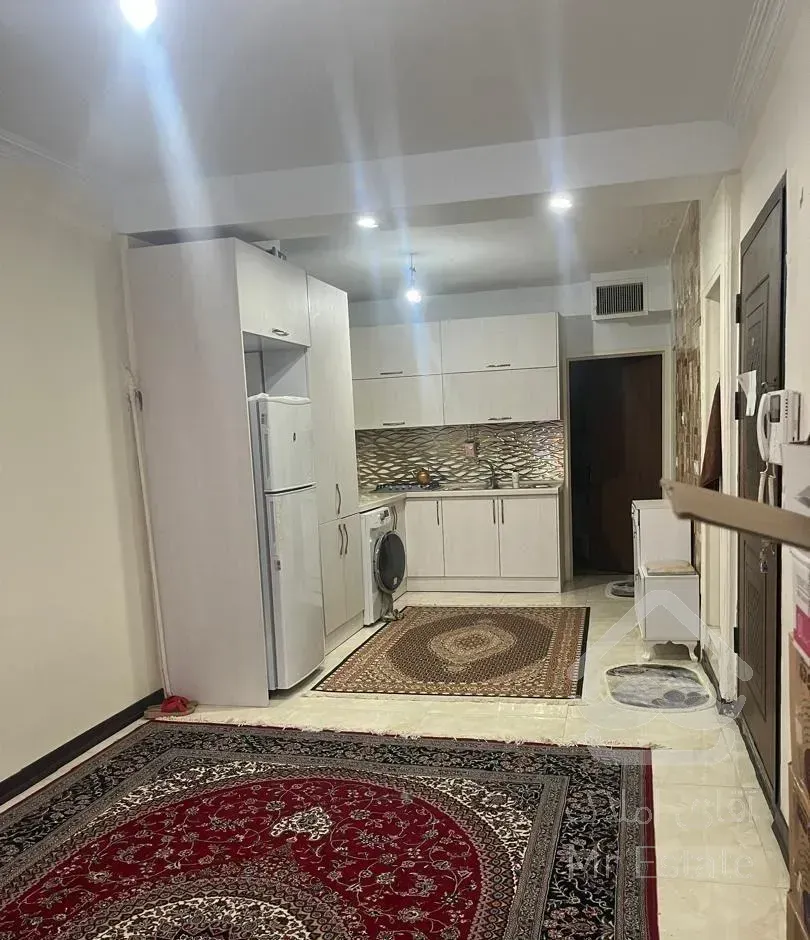 آپارتمان ۴۰ متر  طبقه اول با پارکینگ و انباری