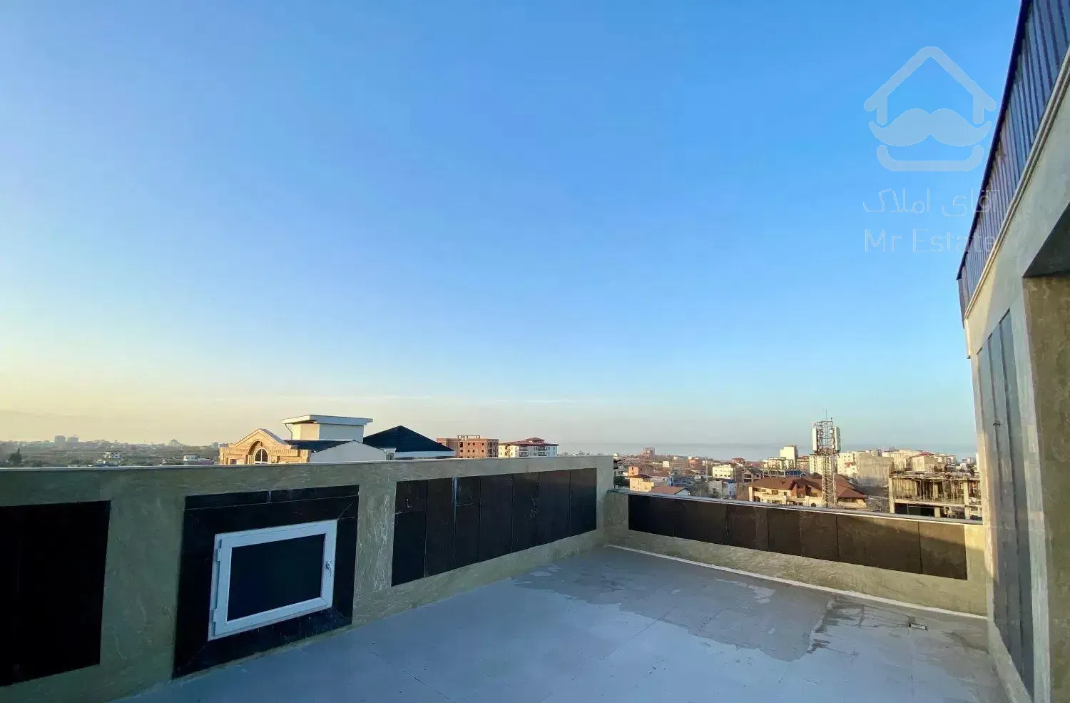 واحد 105 متری خوش نقشه با روف گاردن