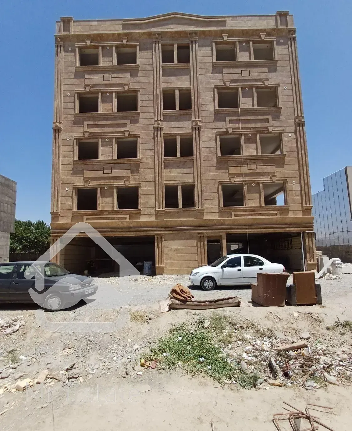 آپارتمان به متراژ۱۱۱ غرق نور دو خوابه