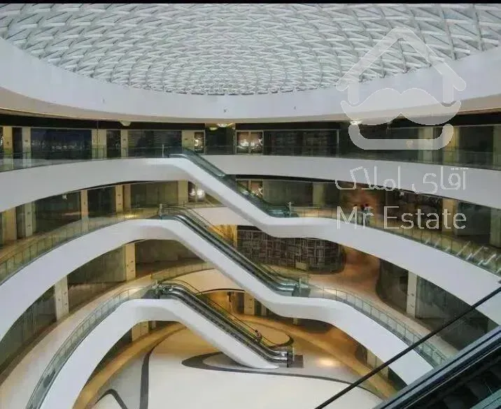 رونیکا مال سلطنتی و پر فروش بر فراز تهران