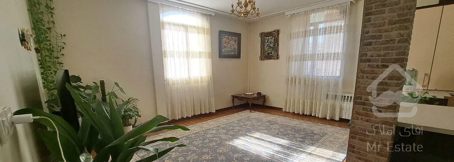 آپارتمان ۶۱ متری ، یک خوابه ، سر نبش نور گیر زیاد