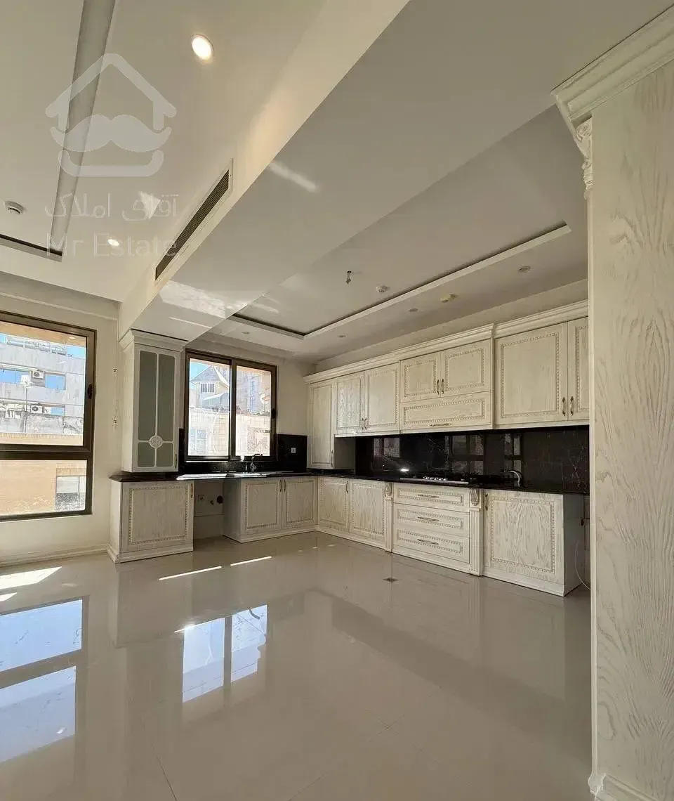 اول هنرستان /نوساز /۱۳۰متر /۳خواب /فول امکانات