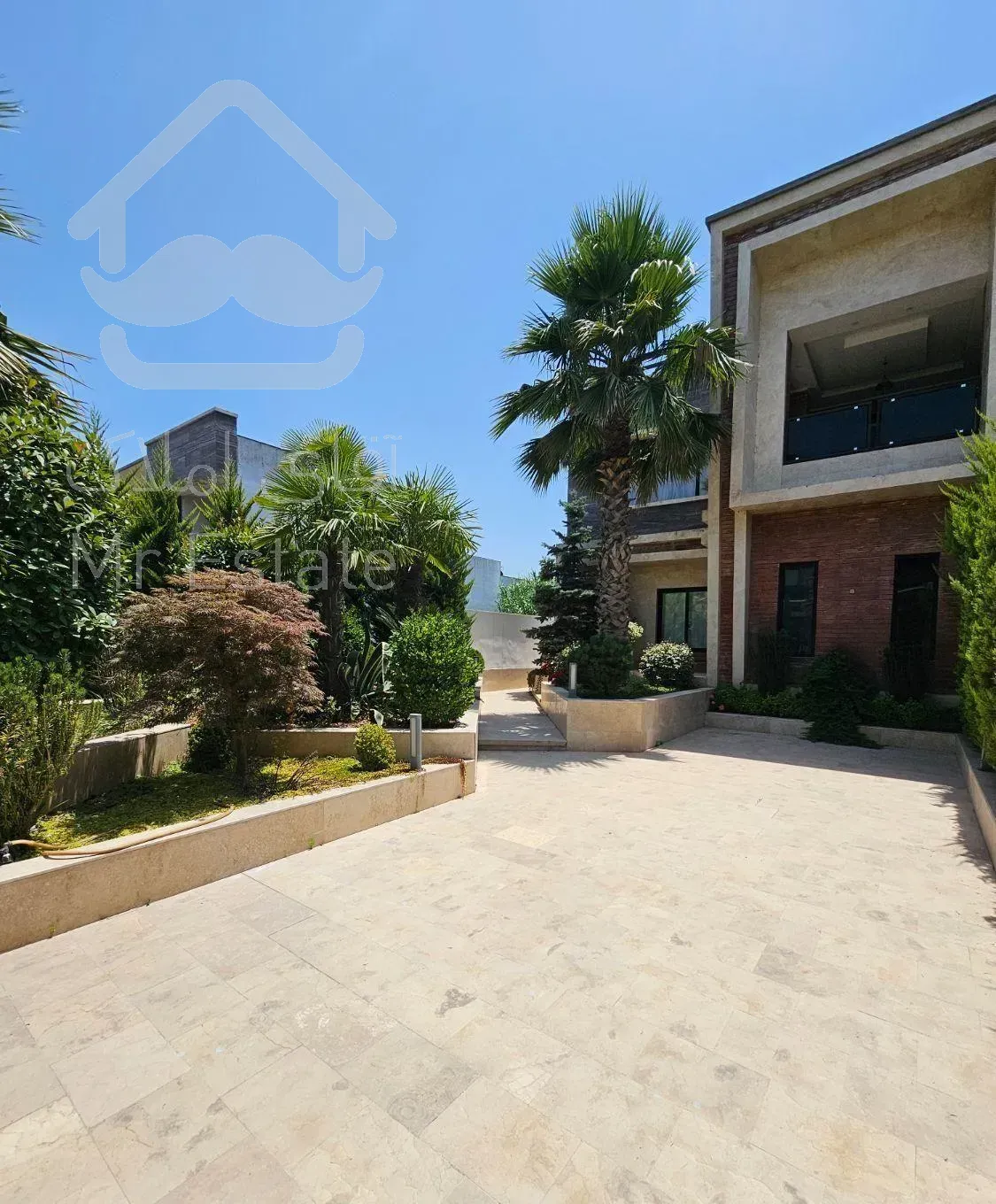 ویلا استخر دار در لوکیشن  بینهایت خاص و متفاوت