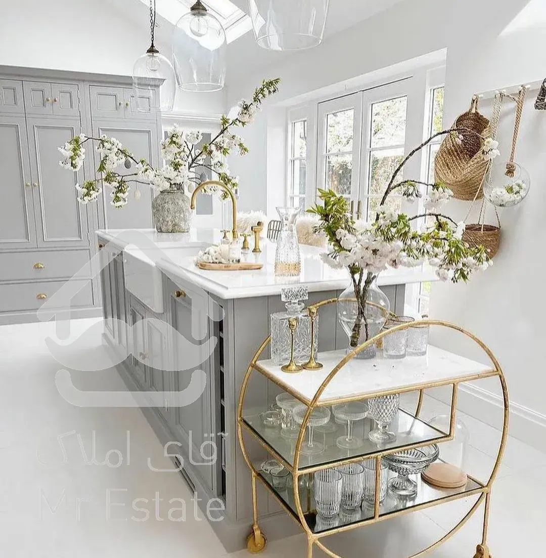 برج ۲۱۰ متری اعیانی قیطریه /مشاعات آبی/سالن تماما پنجره/ویو ابدی