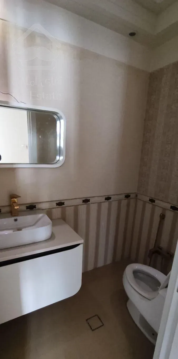 ۱۳۰متر۲خوابه۴ساله فول مشاعات روبه آفتاب۲پارکینک