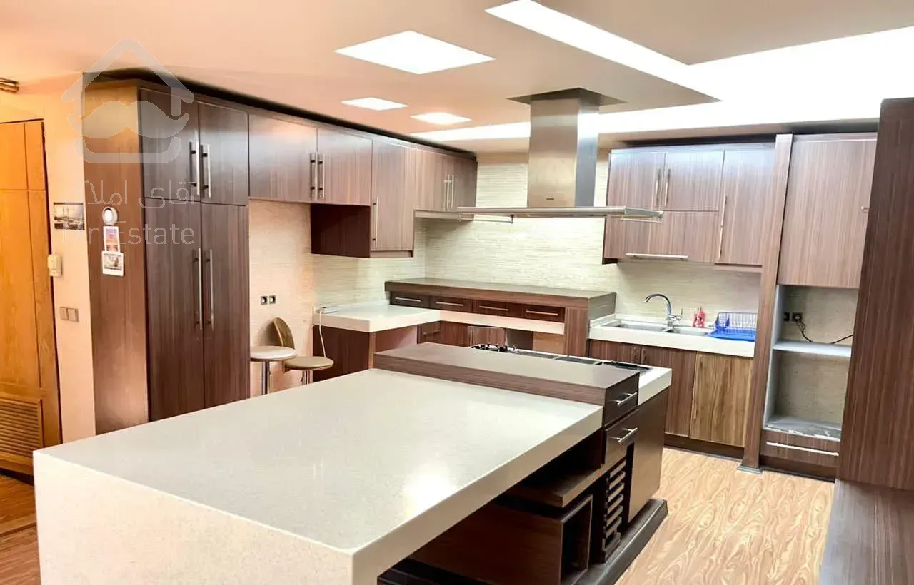 ۳۲۰متر+۵۰متر سویت مجزا /۲پارکینگ سندی /۳ تراس بزرگ