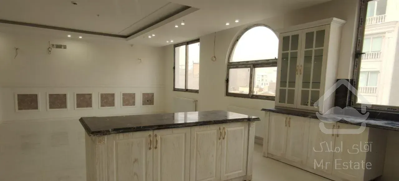 فروش آپارتمان ۱۹۵ متری/جنوبی/نورگیر/مسکن اکبری