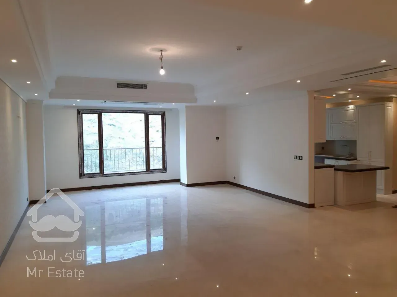 خرید و فروش آپارتمان مسکونی 240 متری در نیاوران