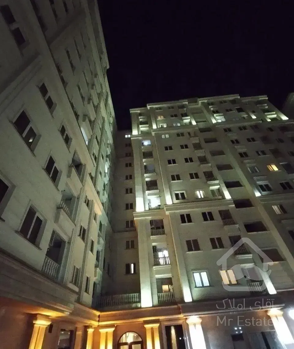 ۱۳۰متر ۳ خ/ فول  ویو۱۸۰ درجه طبقه ۱۰ ۲P / بام پونک