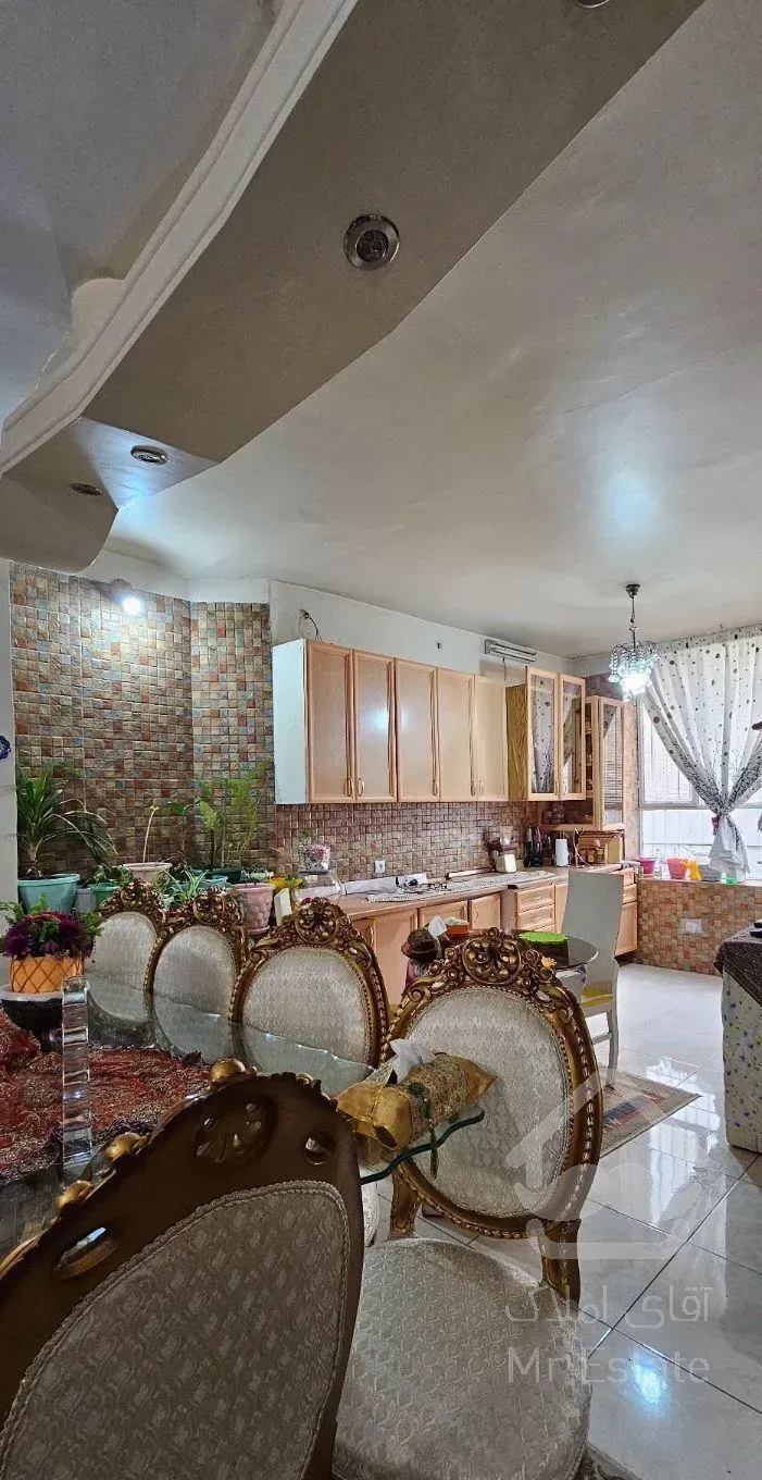 ۱۴۰متر بنا+۱۱۵مترحیاط اختصاصی+۴۰متر سوئیت