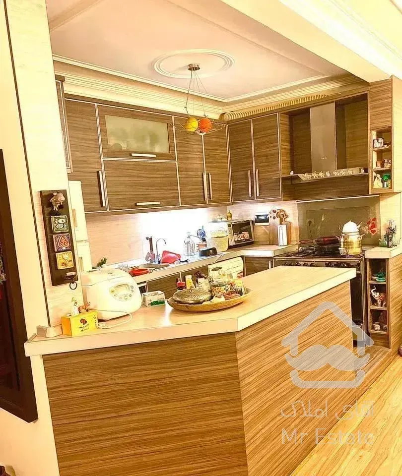 ۸۰ متر ، پارکینگ سندی ، آفتابگیر مستقیم ، بصارتی