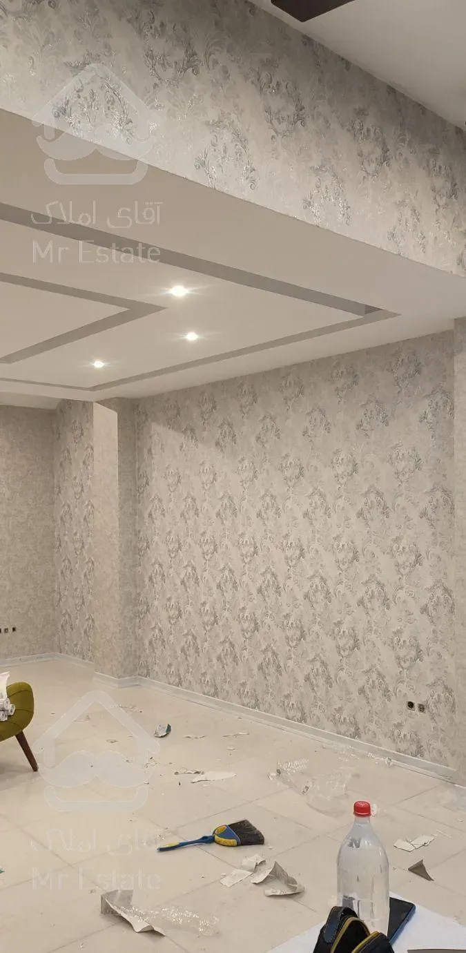 نصاب کاغذ دیواری . نصاب پوستر ۳ بعدی