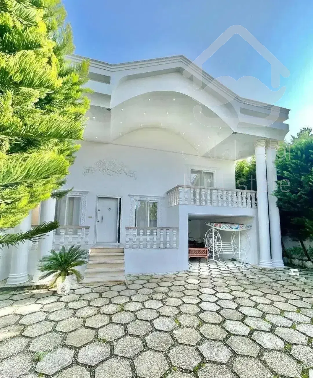 ویلا مبله 300 متر (همه چی تمام) فقط 2/800م باسند