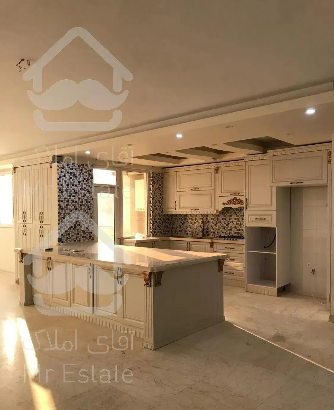 سوهانک ٢١٠ متر طبقه آخر