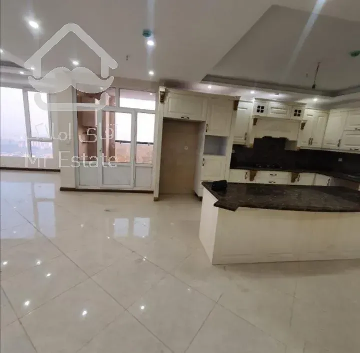 برج مجلل رونیکاپالاس