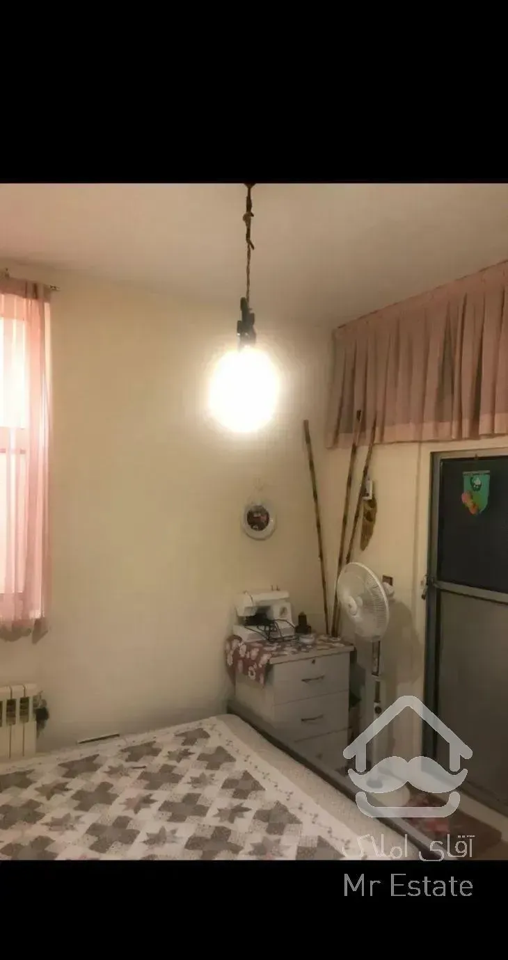 اپارتمان سند منگوله دار و دارای ۵ واحد میباشد