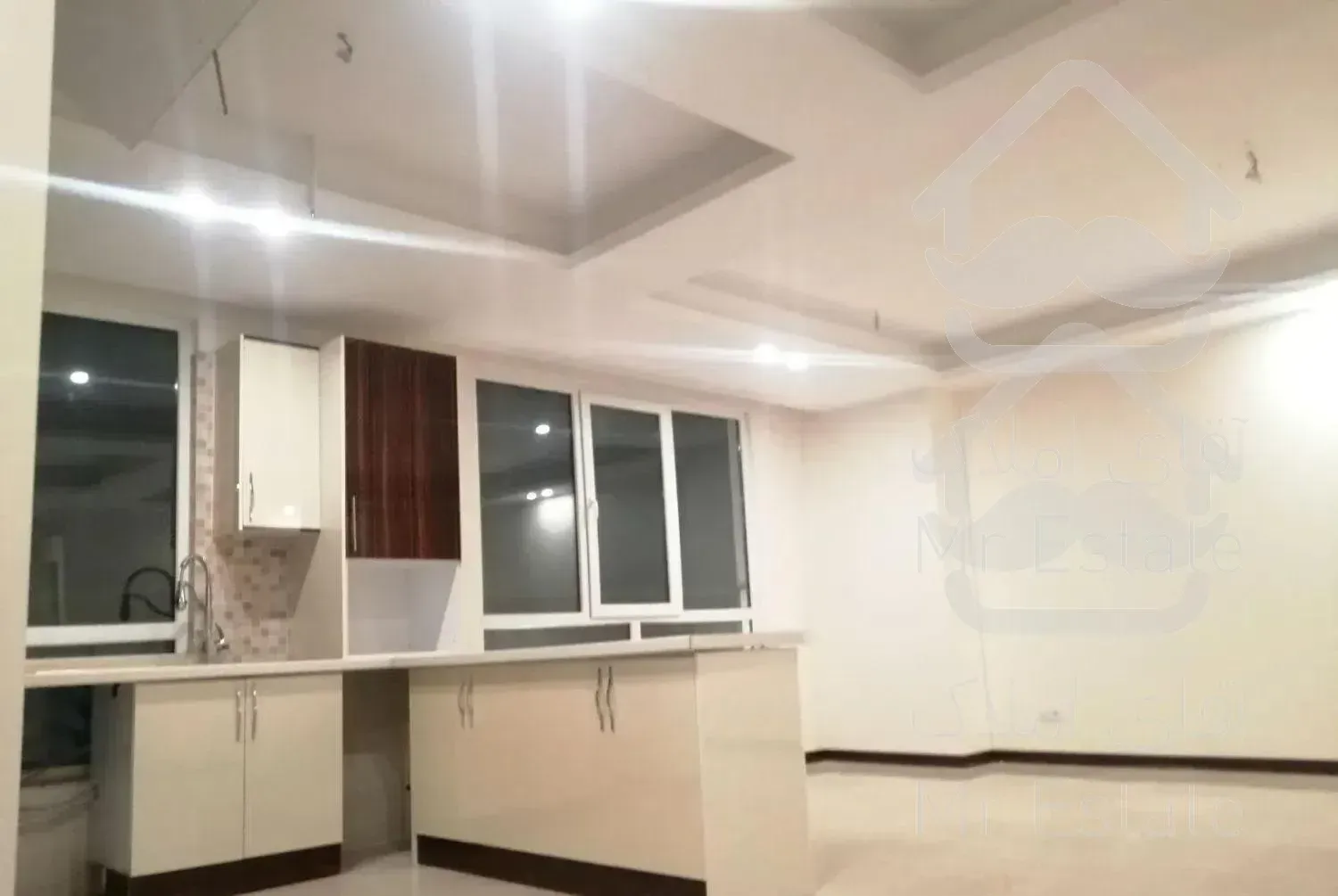 93متر2خواب/نوساز/سندآماده/ویو شرق