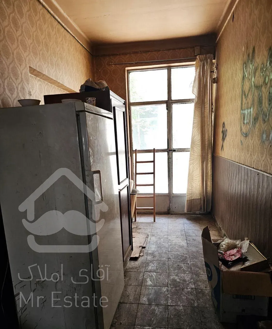 آپارتمان قدیمی حیاط دار ،جنوبی،۱۲۱متر،سند شش دانگ