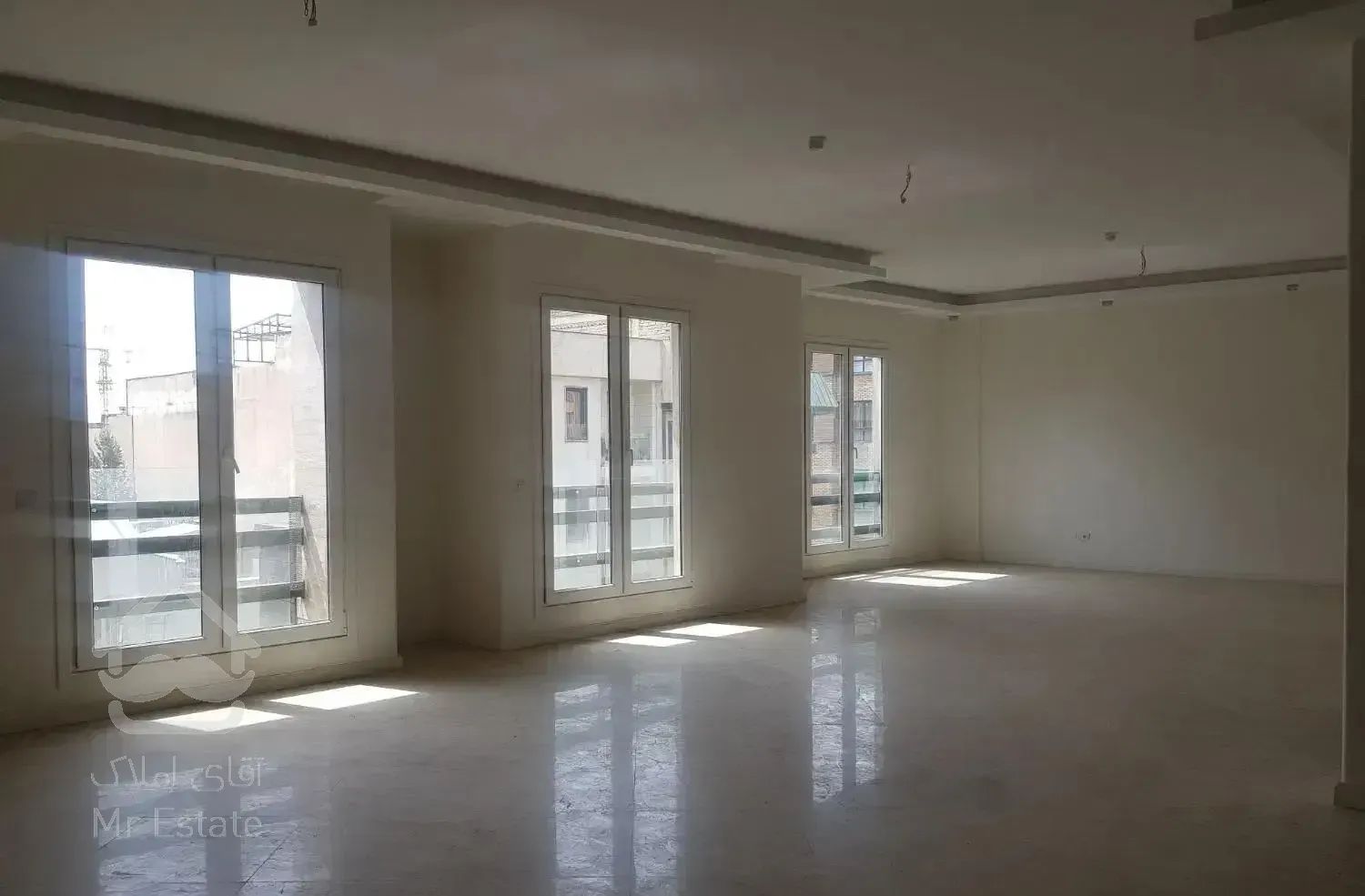 ولنجک ۲۶۰ متر ۳ خواب ۲ مستر ۲ پارکینگ