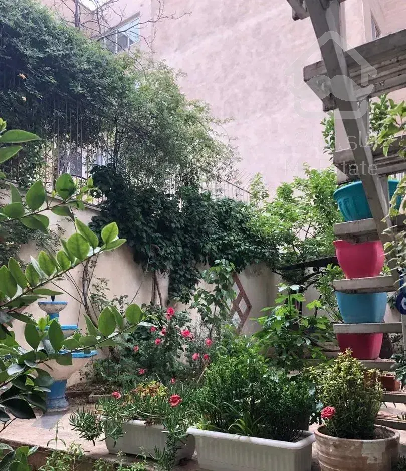 ۱۱۰متر۲۰۰م رهن۵۲م اجاره ۲خواب طبقه زیر همکف تجریش